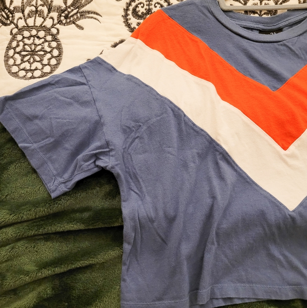 Forever21 Women's chevron crop top - Picture 2 of 2